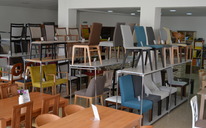 drevené stoličky, predajňa Topoľčany
