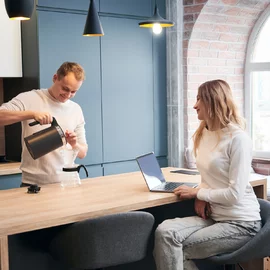Minimalizmus versus maximalizmus: Ktorý rozkladací stôl je pre vás ten pravý?