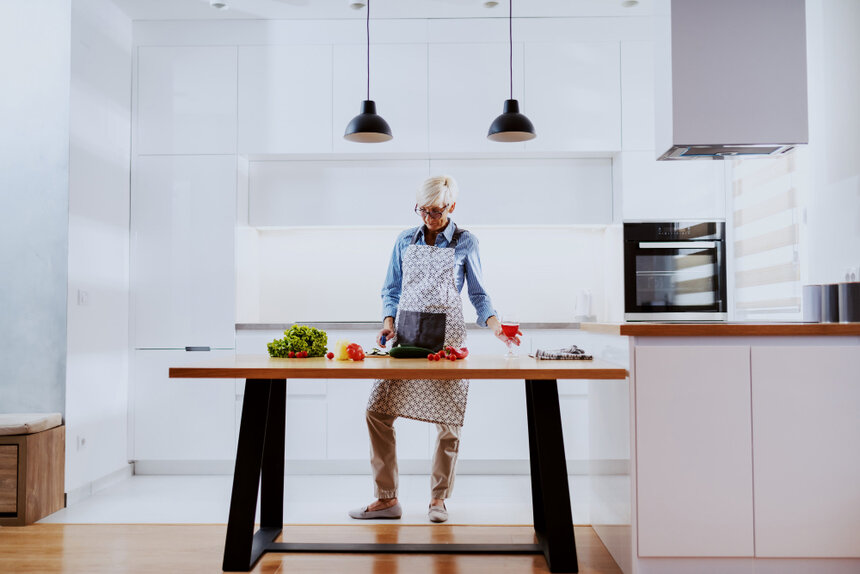 Prečo je úzky stôl do kuchyne veľká výhra